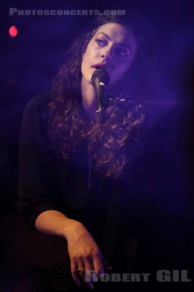 JULIA STONE - 2012-04-24 - PARIS - Cafe de la Danse - 